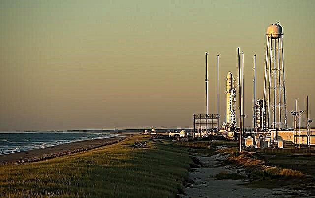 Stebėkite tiesiogiai: komercinė „Antares“ raketa paleidžiama į kosminę stotį