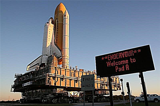 Shuttle Endeavour veeres padjaks; Arvestus lõpliku viie algusega - kosmoseajakiri