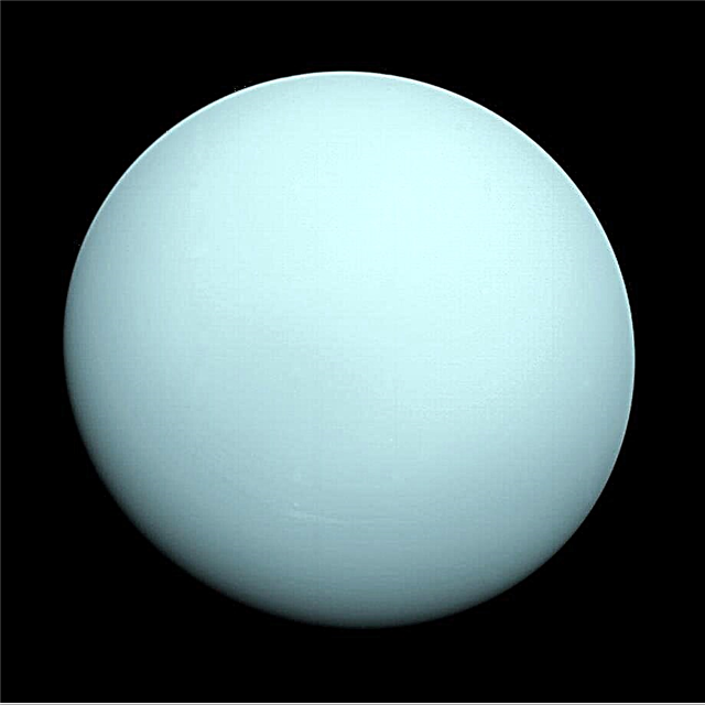 Nové poznatky o tom, co by mohlo rozbít Uran na jeho stranu