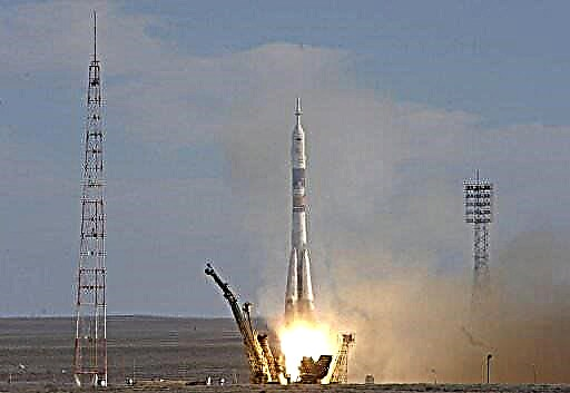 Soyuz meletup dengan Krew Amerika Rusia untuk ketibaan Paskah ISS