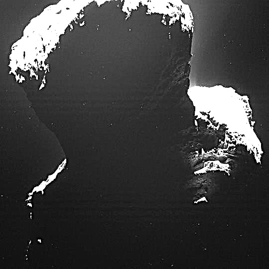 Rosetta'nın Kuyruklu Yıldızının 'Karanlık Tarafını' Toz Nasıl Aydınlatıyor