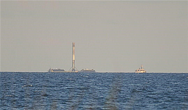 Восстановленный ракета-носитель SpaceX Falcon 9, возвращенная в порт: запуск / посадка - фото / видео