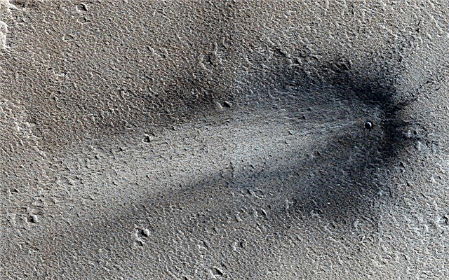 Hier is een frisse, nog nooit eerder geziene inslagkrater op Mars