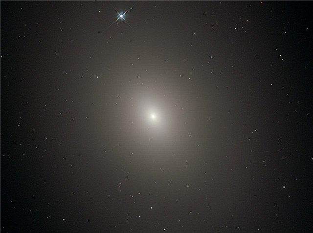 Messier 85 - galaktyka eliptyczna (soczewkowa) NGC 4382