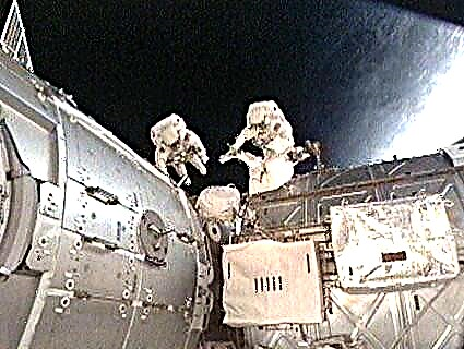 Los fontaneros espaciales conectan el enfriamiento y la potencia cruciales de Tranquility a la estación espacial
