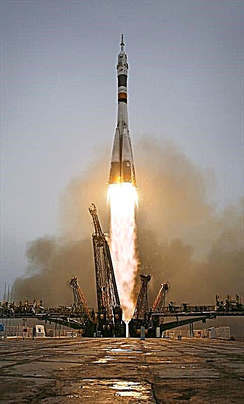 Soyuz cohetes al espacio; 13 humanos ahora en órbita - Revista espacial