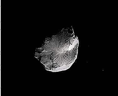 Cassini bietet atemberaubende neue Looks für mehrere Monde