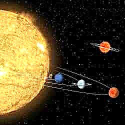 Kislányos apró Naprendszer