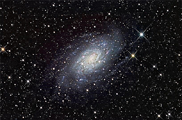 Nov zavoj na NGC 2403