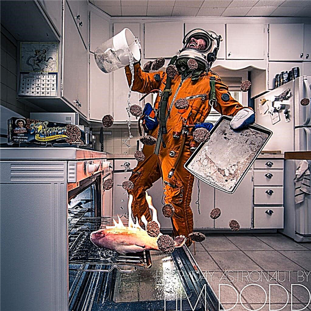 Todos os dias, a série de fotos de 'astronauta' vai do desastre culinário ao brinde à Apollo 13