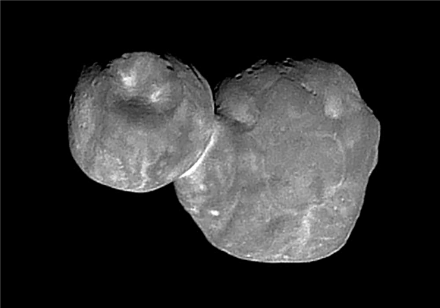 これが、私たちが待ち望んでいたMU69の高解像度写真です。