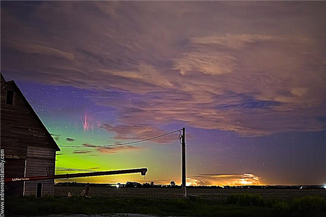 Astrofoto incrível: Aparece um raro raio vermelho de Sprite durante a Aurora