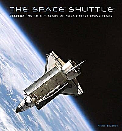 Recenzija knjige: Space Shuttle: praznuje trideset let Nasinega prvega vesoljskega letala