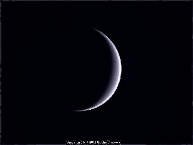 Astrofoto: Jaukā pusmēness Venera, ko veidojis Džons Čumaks