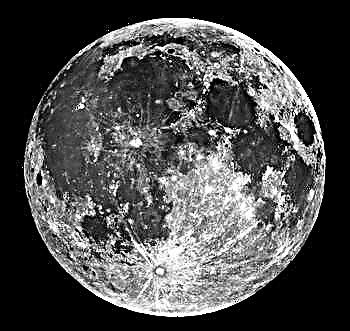 كثافة القمر