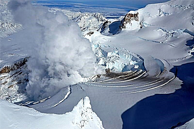 ثوران بركان ألاسكا ينفجر مع العديد من الانفجارات
