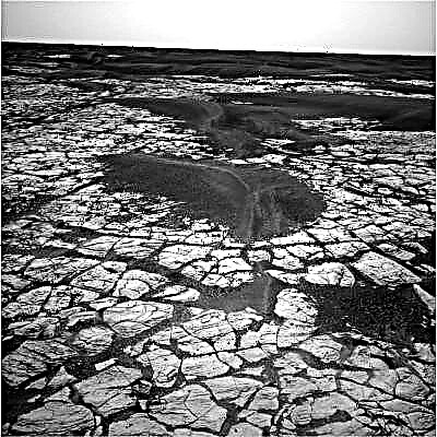 أجواء المريخ عقدت مرة واحدة ما يكفي من الرطوبة للندى أو الرذاذ