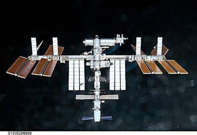 Posadka ISS se lahko prisili, da vzame zavetje iz vesoljskih naplavin