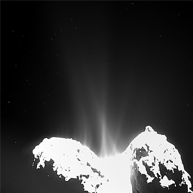 Comet Springs de Rosetta présente des fuites spectaculaires à mesure qu'elle se rapproche du soleil