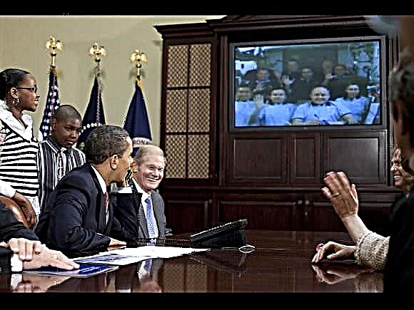 ISS / Shuttle Crews nemen telefoontje aan van president Obama