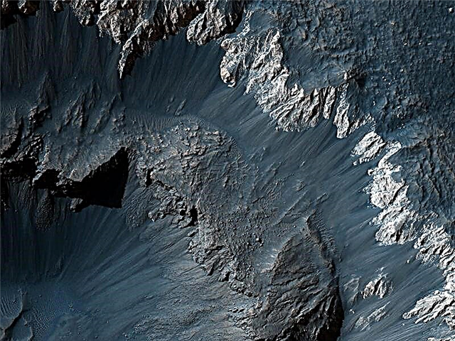 Основные характеристики HiRISE: кратер внутри кратера, потрясающий вид на Викторию и многое другое
