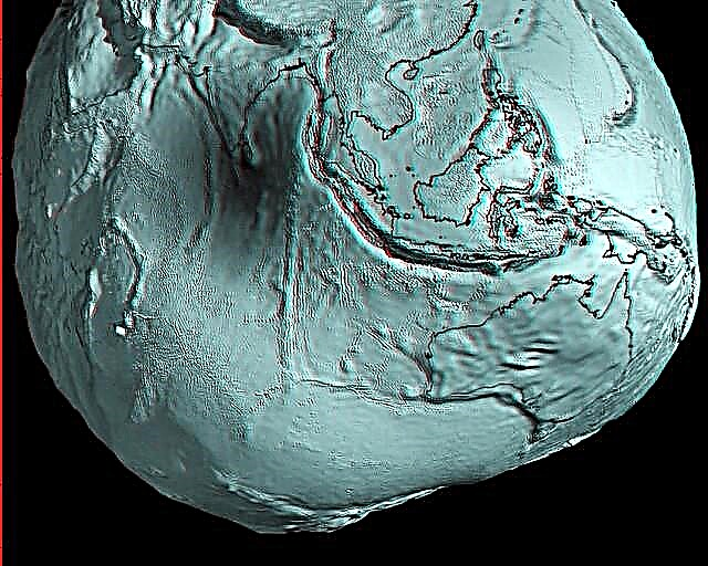 Close Up Data GOCE: Keliling Dunia di Lumpy, Geoidy 3-D