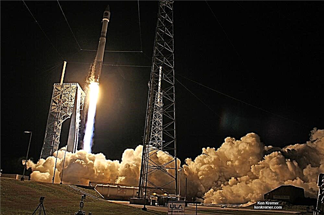 De superbes fusées nocturnes Cygnus Freighter à l'ISS remplies de spectateurs hypnotisants scientifiques