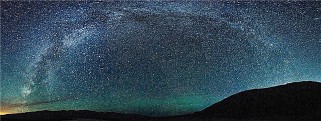 Superbe astrophoto: la voie lactée au-dessus de la vallée de la mort
