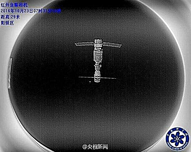 Der neue 'Selfie'-MicroSatellite erfasst Bilder der chinesischen Raumstation