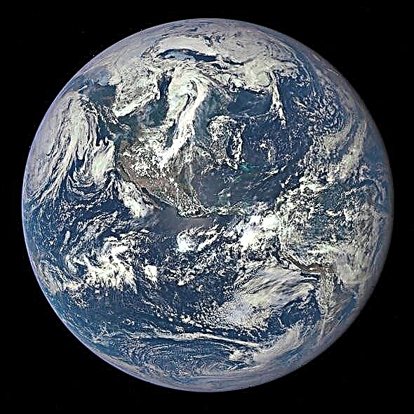 Este es nuestro planeta a un millón de millas de distancia