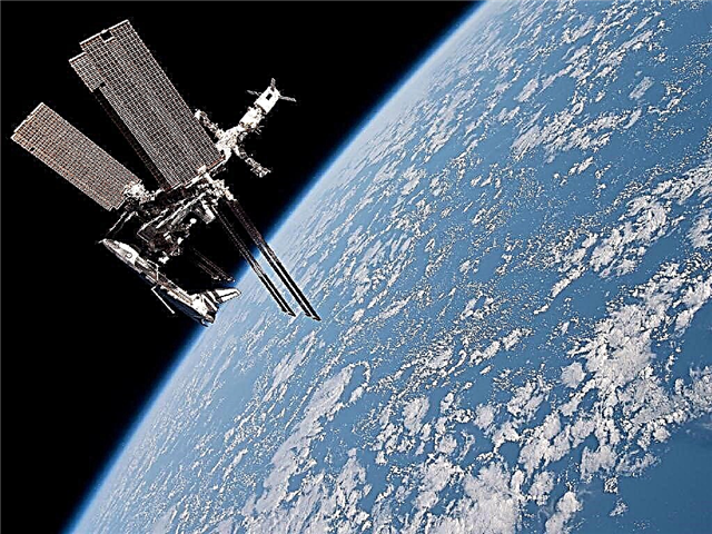 A Space Junk Forces ISS legénysége menedéket szállít Szojuzban