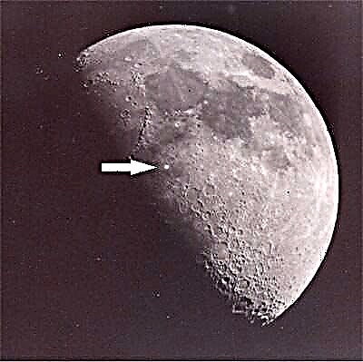 Mystery Moon Blesky spôsobené dopadmi meteoritu