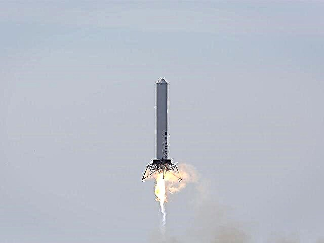 SpaceX sienāzis veic novirzīšanas manevru