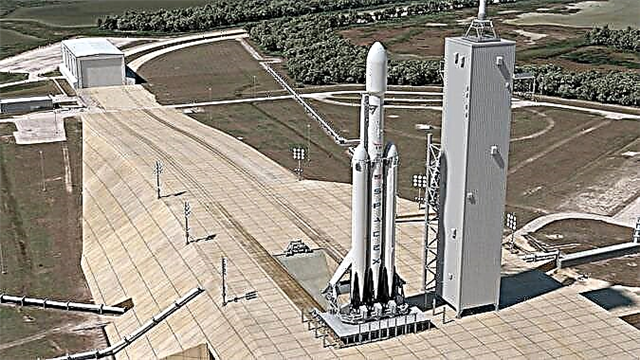 SpaceX Maiden Falcon zware lancering kan satelliet dragen in november