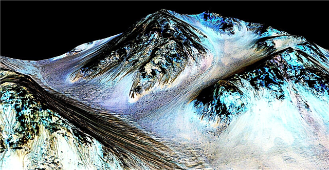 Essas estrias em Marte podem estar fluindo areia, não água