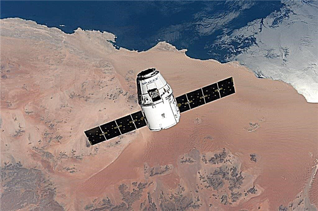 Дракон SpaceX, що перевозив нову надувну кімнату, захоплений та пов'язаний з космічною станцією
