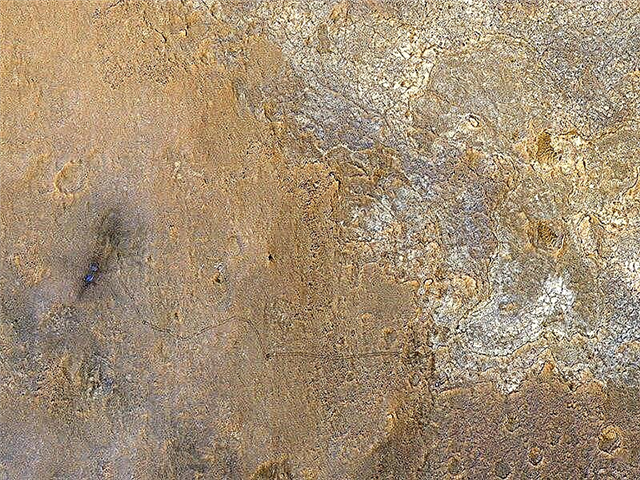 A HiRISE kamera felhívja a figyelmet a Curiosity Rover (és a pályák) felvételére a Marson