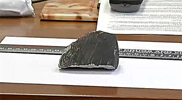 Il meteorite si schianta attraverso il tetto di una casa nel Connecticut
