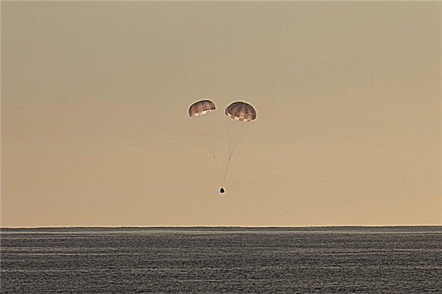 דרקון SpaceX משתכשך באוקיאנוס השקט עם אוצר בלום של מדע תחנת החלל