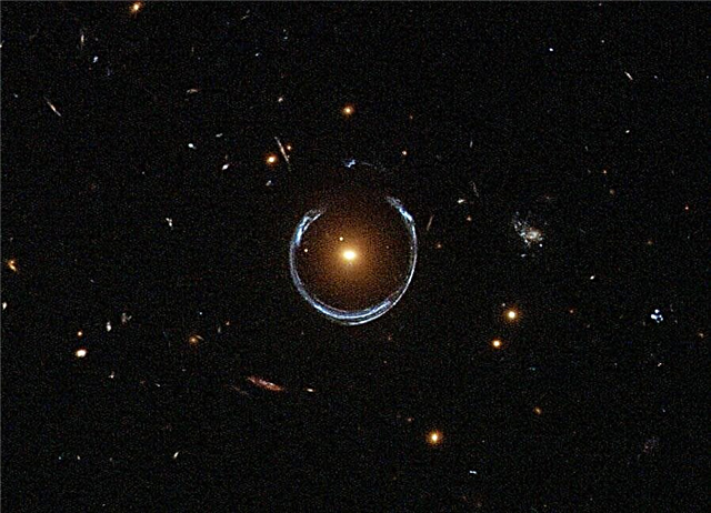 Tänu gravitatsioonilisele läätsele saavad astronoomid näha üksikut tähte 9 miljardi valgusaasta kaugusel