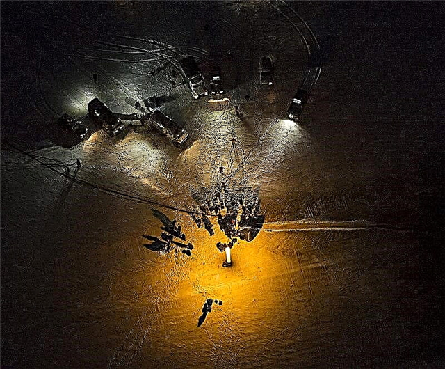 Surrealistische beelden van Sojoez Landing in the Dark