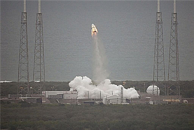 SpaceX pabeidz veiksmīgu apkalpes pūķa testu kosmosa dzīvības glābšanas glābšanas sistēmā