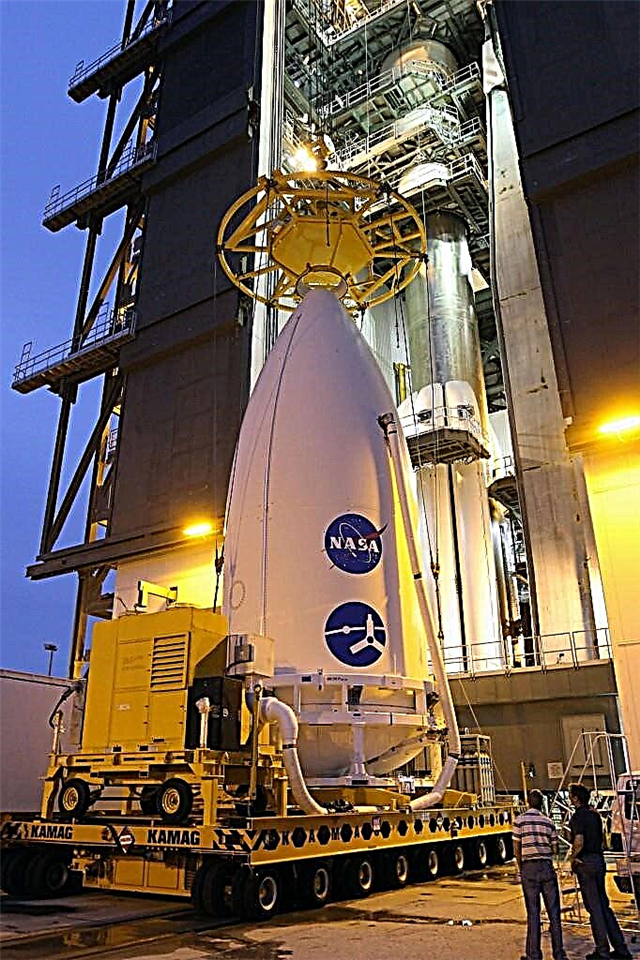 JUNO Orbiter Dikawinkan dengan roket Atlas Mightiest untuk 5 Agustus Blastoff ke Jupiter