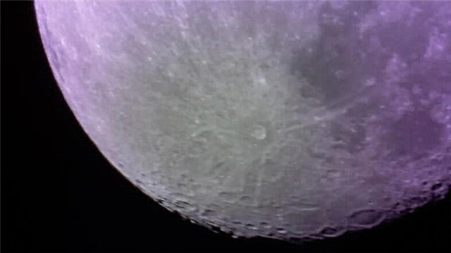 3D 인쇄 망원경이 달의 그림을 찍었습니다.