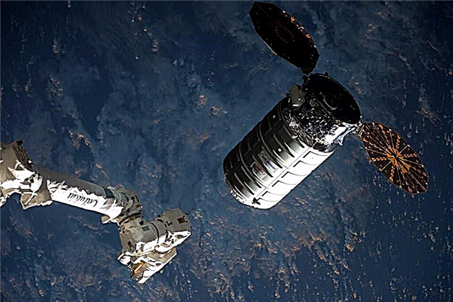 El carguero comercial Cygnus llega a la estación espacial con 3,5 toneladas de suministros