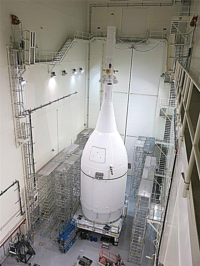 NASA's eerste Orion voltooid en klaar om te rollen naar lanceerplatform