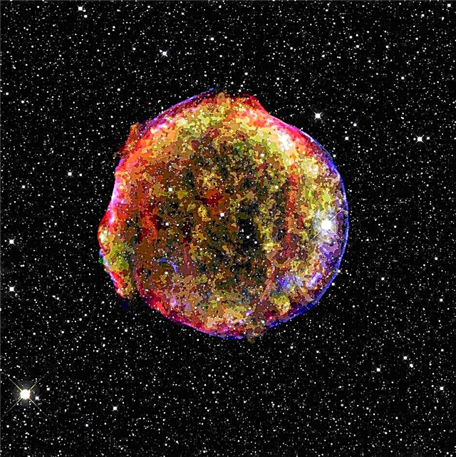 Астрономите „Пътуване във времето“ до Супернова от 16 век