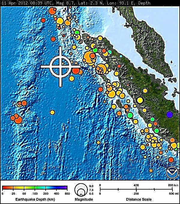 צונאמי בתוקף לאחר רעידת אדמה אדירה מול חופי אינדונזיה
