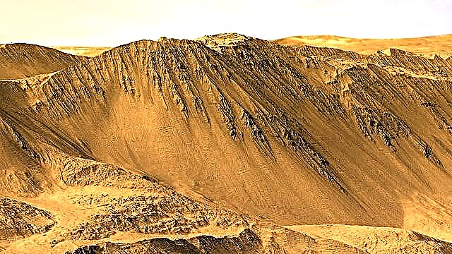 Afaste-se de tudo com essas incríveis vistas DTM de Marte