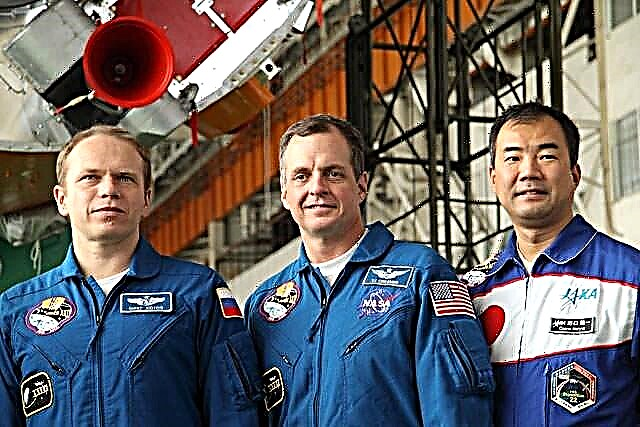 Soyouz décolle avec International Crew pour construire l'ISS
